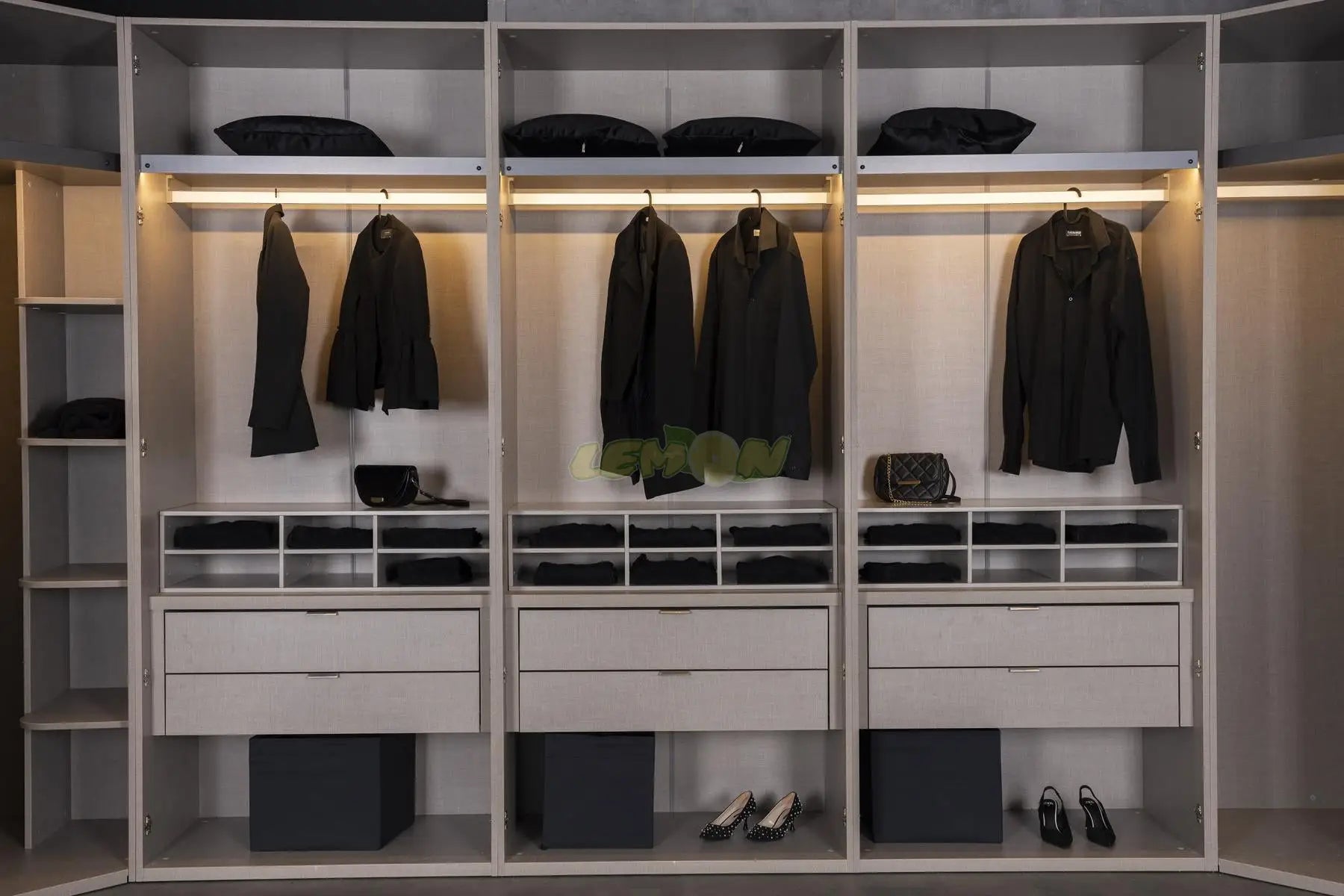 Puzzle Kleiderschrank